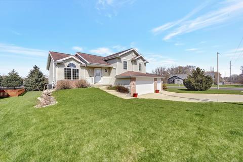 1019 Links Dr, Poynette, WI 53955