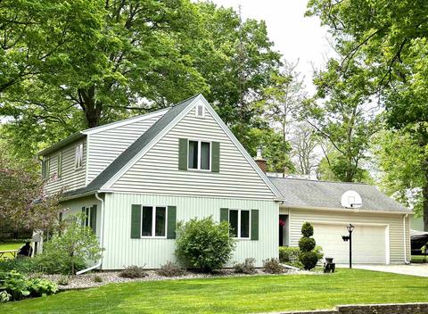 32 Sherman Ct, Evansville, WI 53536