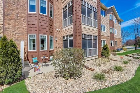 11 Glen Brook Way #105, Fitchburg, WI 53711