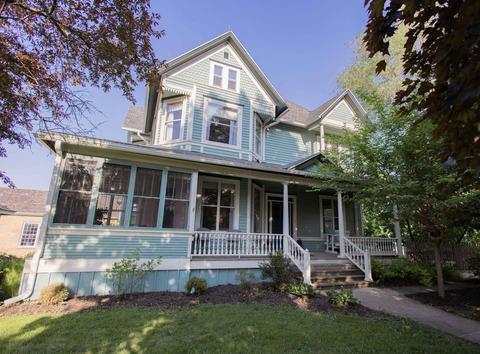 414 Ridge St, Mineral Point, WI 53565