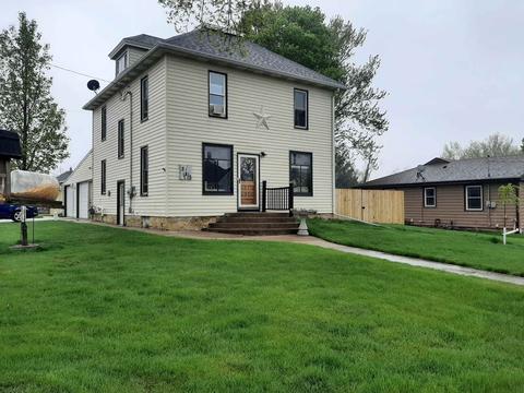 385 Lutheran St, Platteville, WI 53818