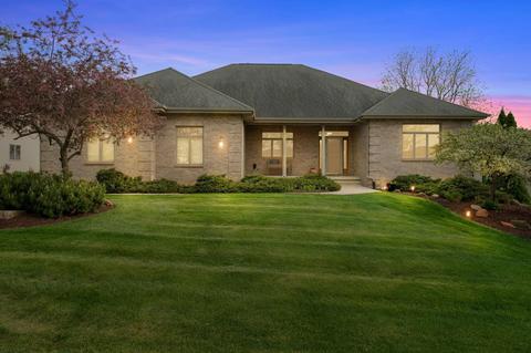 9721 Shadow Wood Dr, Verona, WI 53593