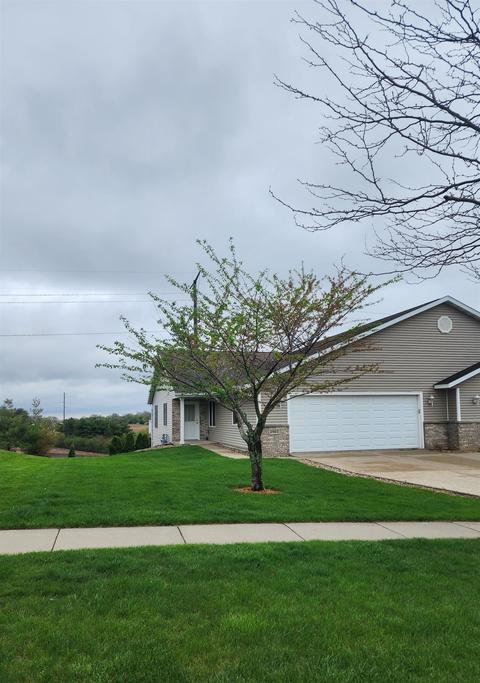 1803 Eggum Rd, Mount Horeb, WI 53572