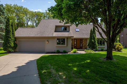 9 Pintail Cir, Madison, WI 53717
