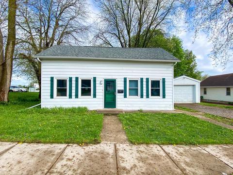245 Broadway St, Platteville, WI 53818