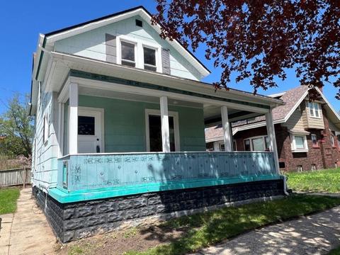 407 W Marion St, Portage, WI 53901