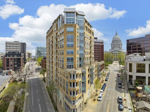 125 N Hamilton St #902, Madison, WI 53703
