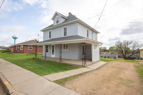 169 S Main St, Dickeyville, WI 53808
