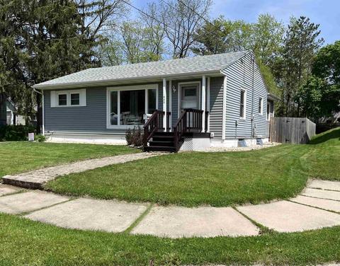 425 East St, Stoughton, WI 53589