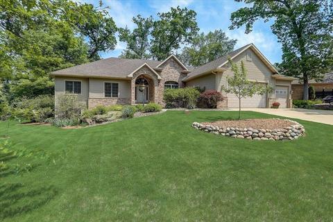 5935 Oak Hollow Dr, Mcfarland, WI 53558