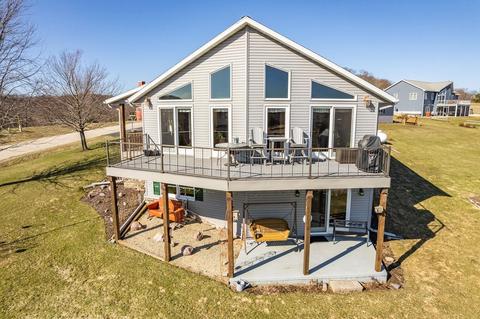 s1484 Summit Point Drive, La Valle, WI 53941