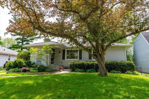 4131 S Sunset Ct, Madison, WI 53705
