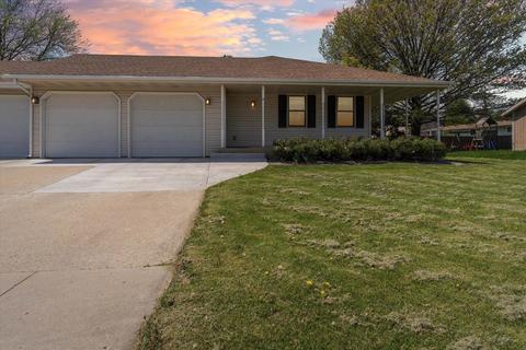 437 Sunset Dr, Janesville, WI 53548