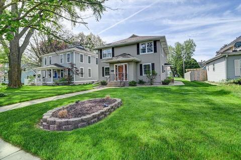 314 E Main St, Waunakee, WI 53597