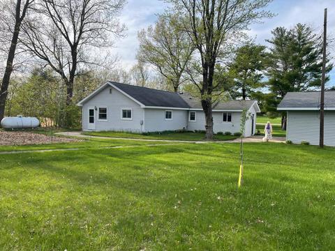 e8303 North Reedsburg Road, Reedsburg, WI 53959