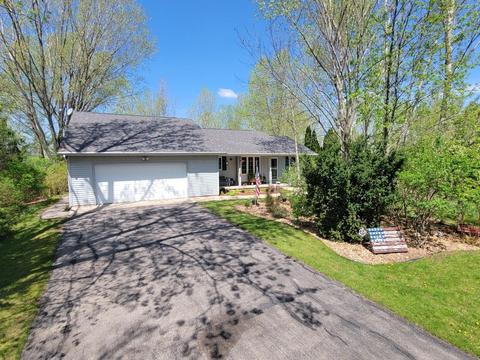 5185 David Dr, Oshkosh, WI 54904
