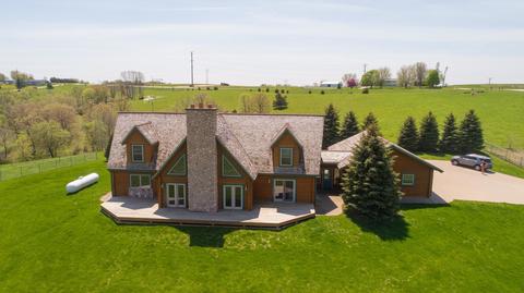 4499 Coon Hollow Rd, Lancaster, WI 53813