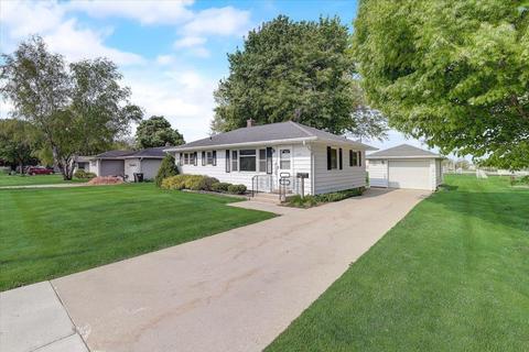 809 S Main St, Lake Mills, WI 53551