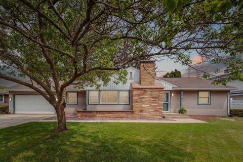 2213 Hillcrest Dr, Janesville, WI 53545