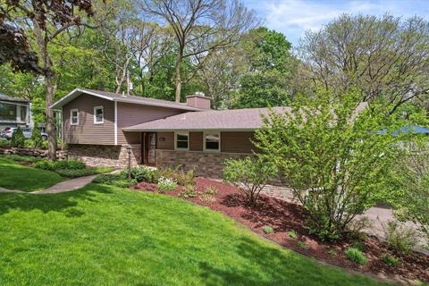 6628 Columbus Dr, Middleton, WI 53562