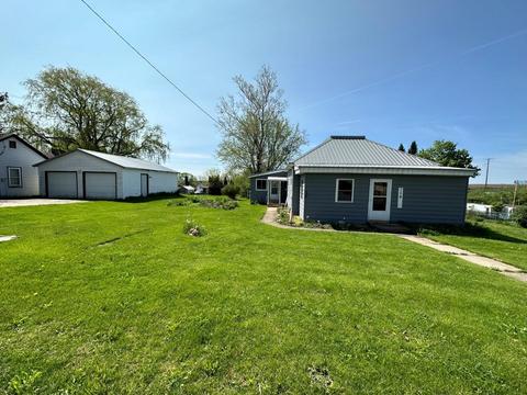 119 W Farwell St, Ridgeway, WI 53582
