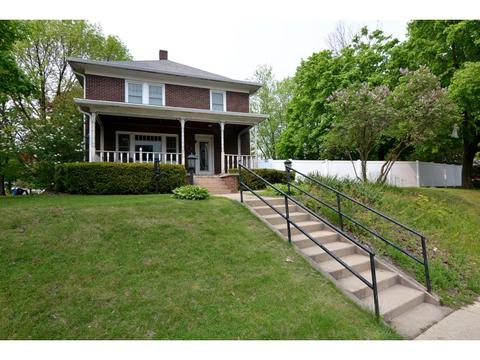 304 W Verona Ave, Verona, WI 53593