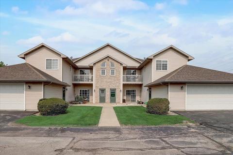 300 E Tyranena Park Rd #1, Lake Mills, WI 53551