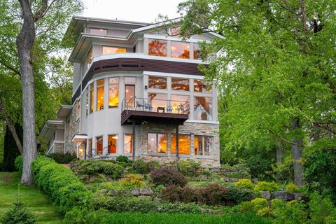 5040 Lake Mendota Dr, Madison, WI 53705