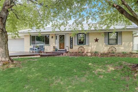 2200 N Huron Dr, Janesville, WI 53545