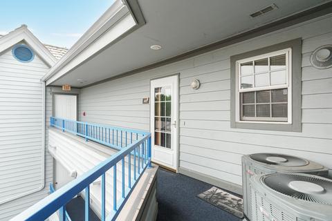 5383 Mariners Cove Dr #415, Madison, WI 53704