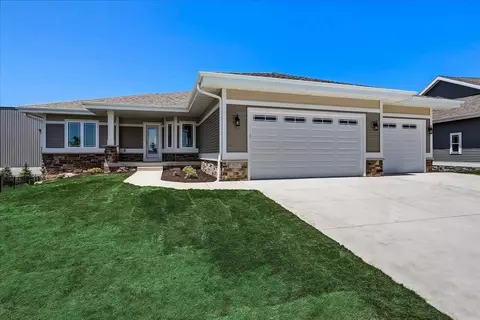 1129 Ballweg Ln, Waunakee, WI 53597