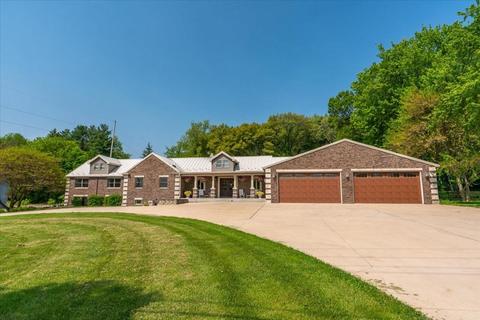 393 S Main St, Cottage Grove, WI 53527