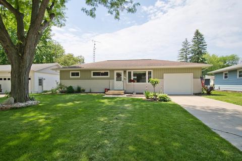 1118 E Circle Dr, Beaver Dam, WI 53916