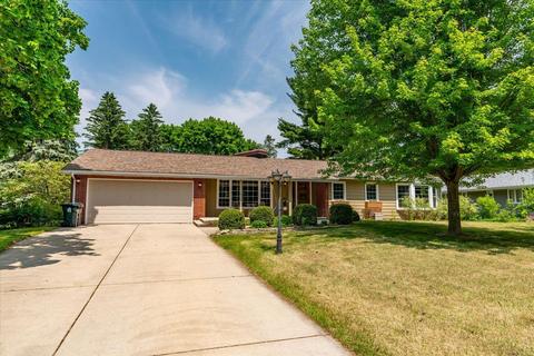 3302 Kingston Dr, Madison, WI 53713