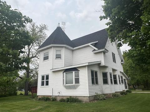 101 West St, Blue River, WI 53518