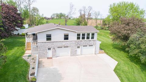 180 Water St, Benton, WI 53803