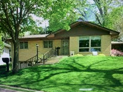 2153 Orchard Dr, Dubuque, IA 52001