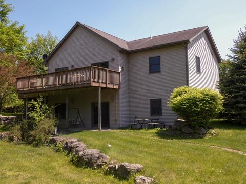 8226 Valley View Rd, Mount Hope, WI 53816