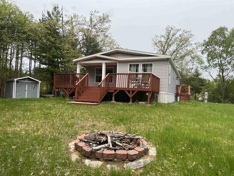 285 Edgewood Dr, Oxford, WI 53952