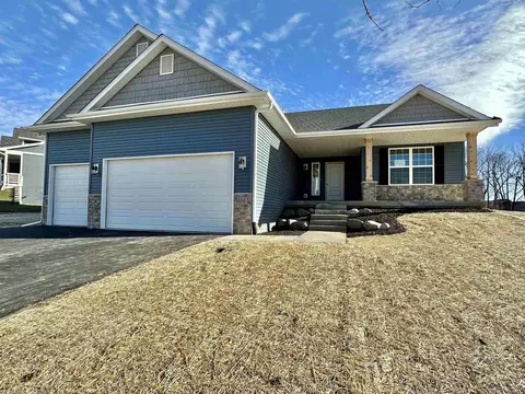 636 Greenway Point Dr, Janesville, WI 53548