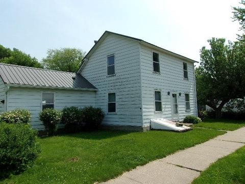 201 W Dewey St, Cassville, WI 53806
