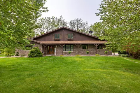 4070 Braellan Ln, Hazel Green, WI 53811