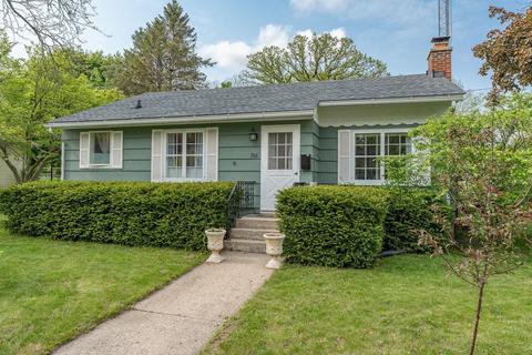 706 9th Ave, Baraboo, WI 53913