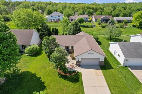 121 Meadow Ridge Ln, Madison, WI 53704