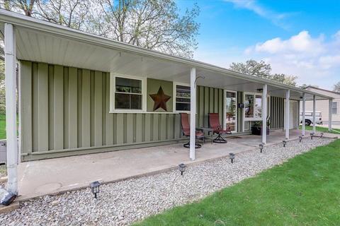 906 East St, Fort Atkinson, WI 53538