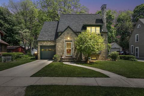 1183 Columbus Cir, Janesville, WI 53545