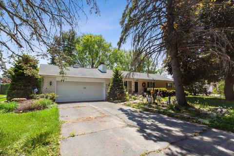 864 E Hart Rd, Beloit, WI 53511