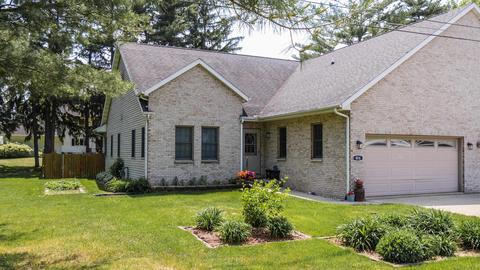 416 Blue Jay Way, Cambridge, WI 53523