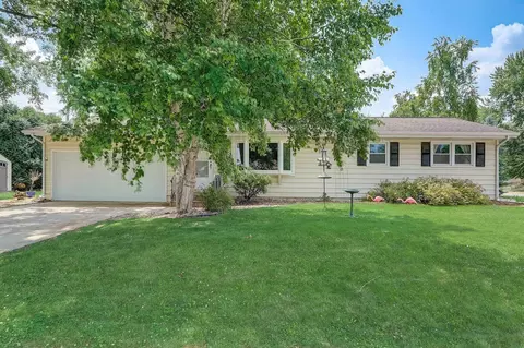 124 Davison Dr, Sun Prairie, WI 53590