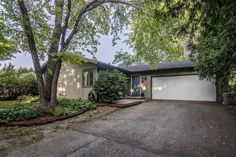 6817 Winstone Dr, Madison, WI 53711